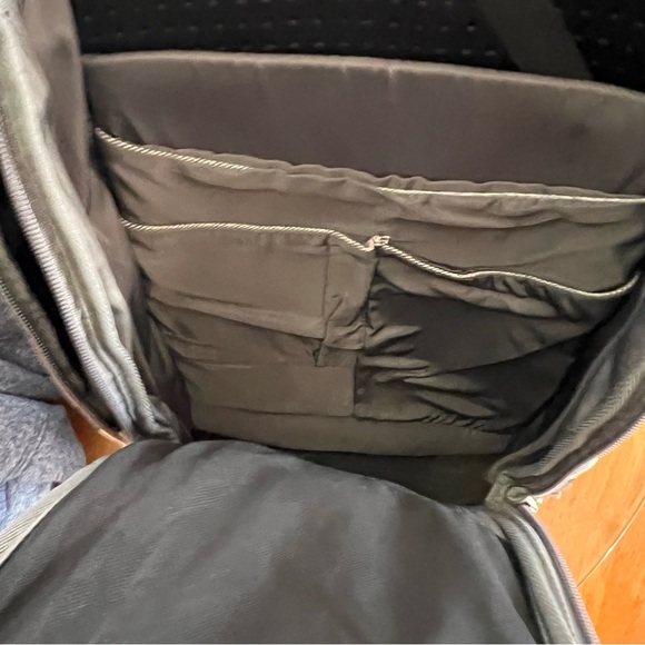 BOOQ Cobra Squeeze MacBook Backpack Gray Good Condition - Picture 13 of 16